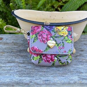 Betsey Johnson Floral Aipod/Ear Bud Holder. EUC!